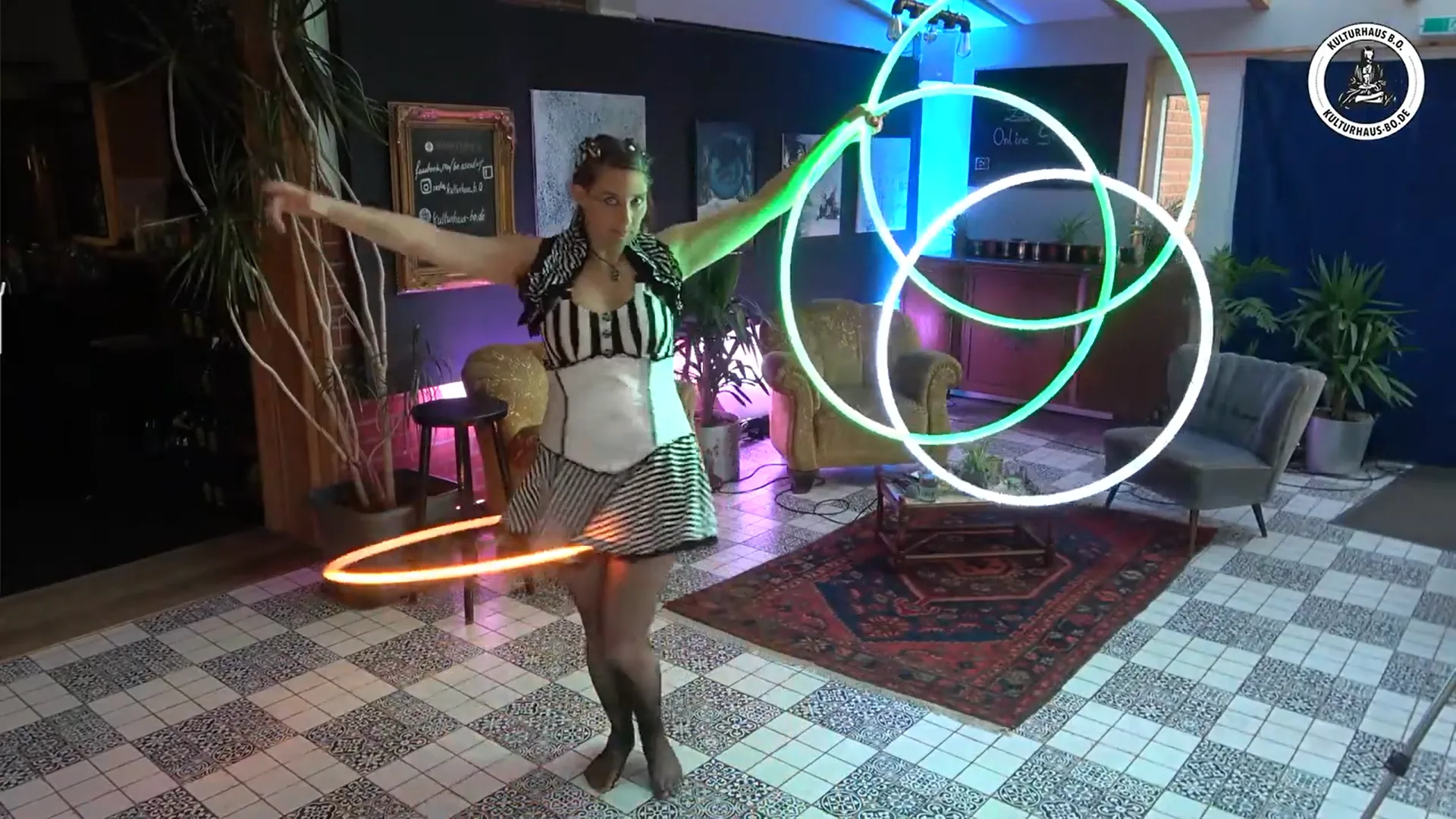Elements of Fire – Walk Act Galerie: Fenja Hoop Walk Act